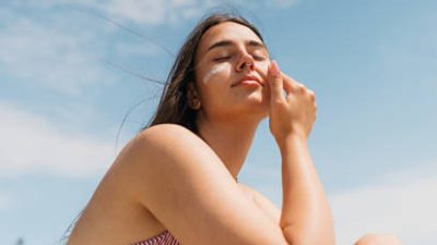 Oles Ulang Sunscreen Tak Selalu Harus Cuci Muka, Dokter Ungkap Kondisi yang Perlu Diperhatikan