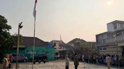 Lansia Jadi Petugas Upacara, Merah Putih Berkibar di Bumiayu