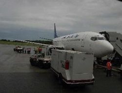 Pesawat Garuda Jakarta-Makassar Pecah Ban, 156 Penumpang Selamat