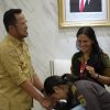 Pemprov Kaltim Salurkan Bantuan Seragam Gratispol, Disdikbud Siapkan Distribusi Bertahap