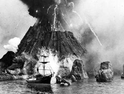 Anak Krakatau dan Ingatan 1883: Saat Gunung Api Kembali Bersua