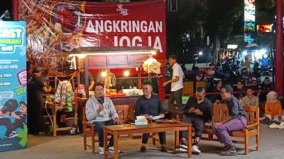 Mas Ibin Buka Ruang Curhat di Angkringan, Anak Muda Blitar Sampaikan Beragam Aspirasi