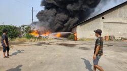 5 Ton Limbah Sandal Terbakar, Berawal dari Bakar Rumput