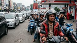 Antrean BBM di Jatim Meluas, Emil Dardak Sebut Pertamina Pulihkan Pasokan