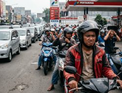 Antrean BBM di Jatim Meluas, Emil Dardak Sebut Pertamina Pulihkan Pasokan