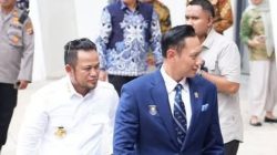 Sambut Kedatangan Menko AHY di Kaltim, Gubernur Rudy Mas’ud Kalungkan Syal Manik Khas Benua Etam