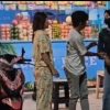 Viral! Gadis Todong Wanita Berambut Pirang Pakai Golok
