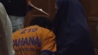 Dwi Bagus Bersimpuh di Hadapan Istri Sah sai Rekonstruksi Pembunuhan Dini dan Anak